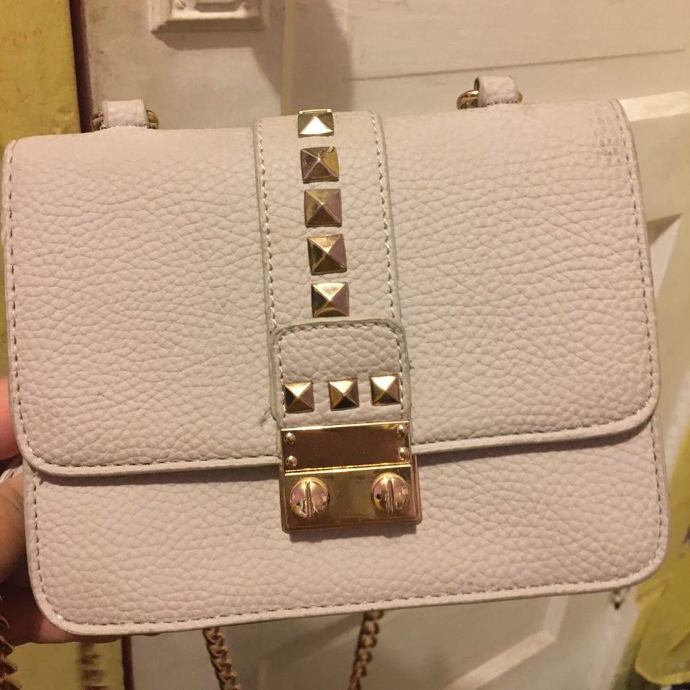 Small purple/gray crossbody with chain